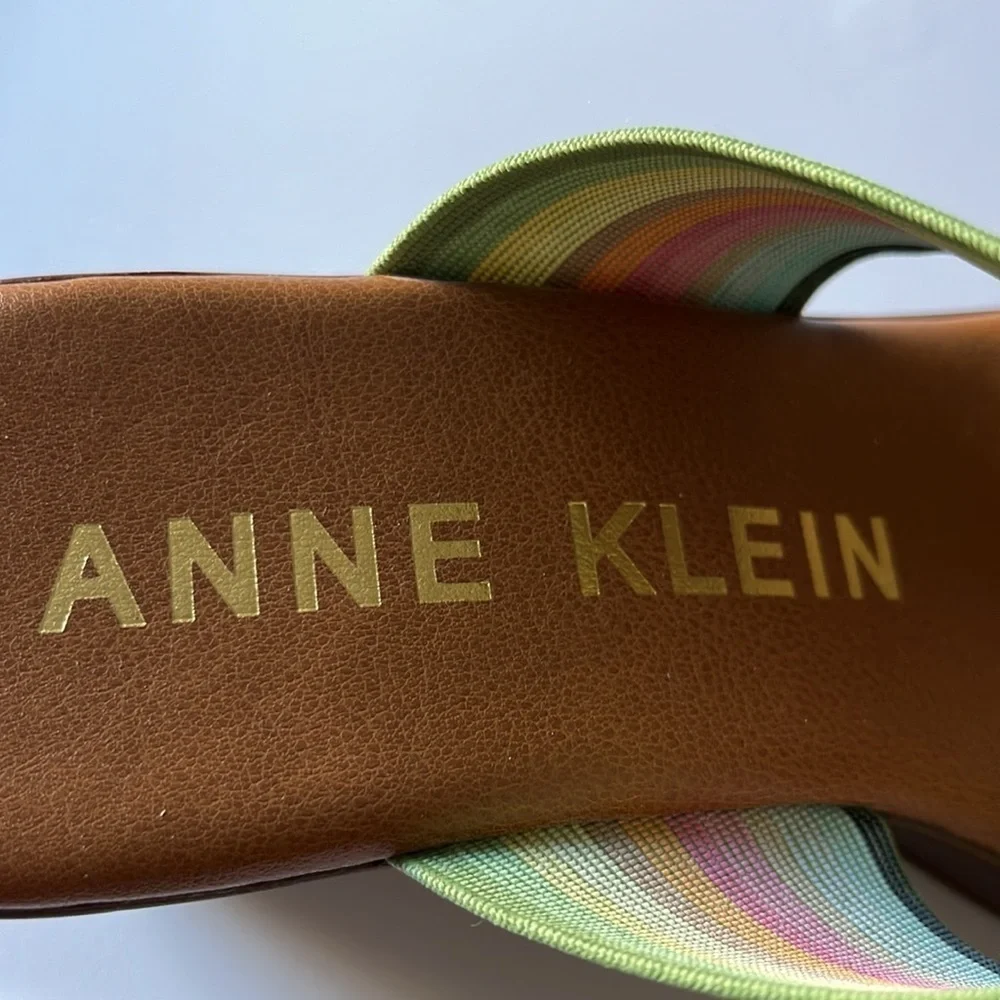 Anne Klein Hayda platform 2.5 inch wedged open toed sandals. Size 6. Look new.